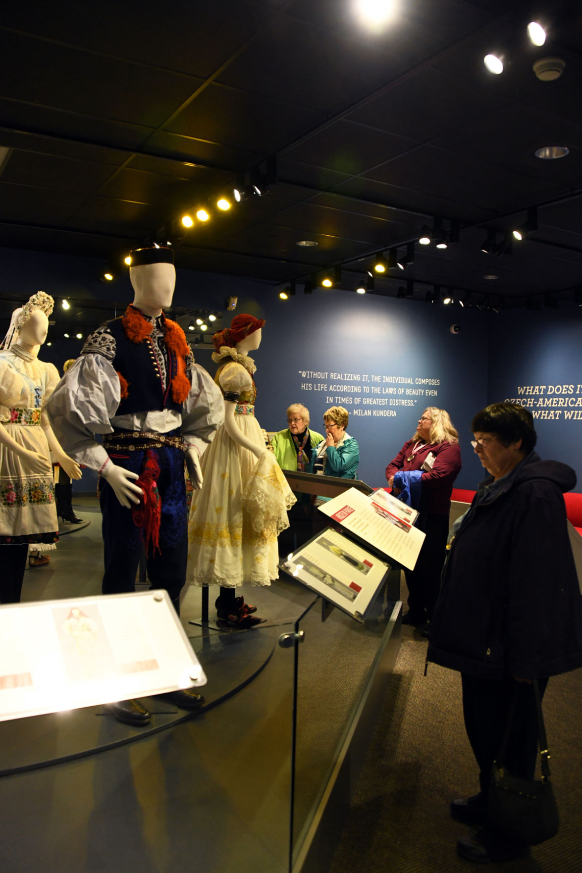 053 L.Dose, B.Wilshusen, L.Jaeger and Jill Ellis at the National Museum.JPG